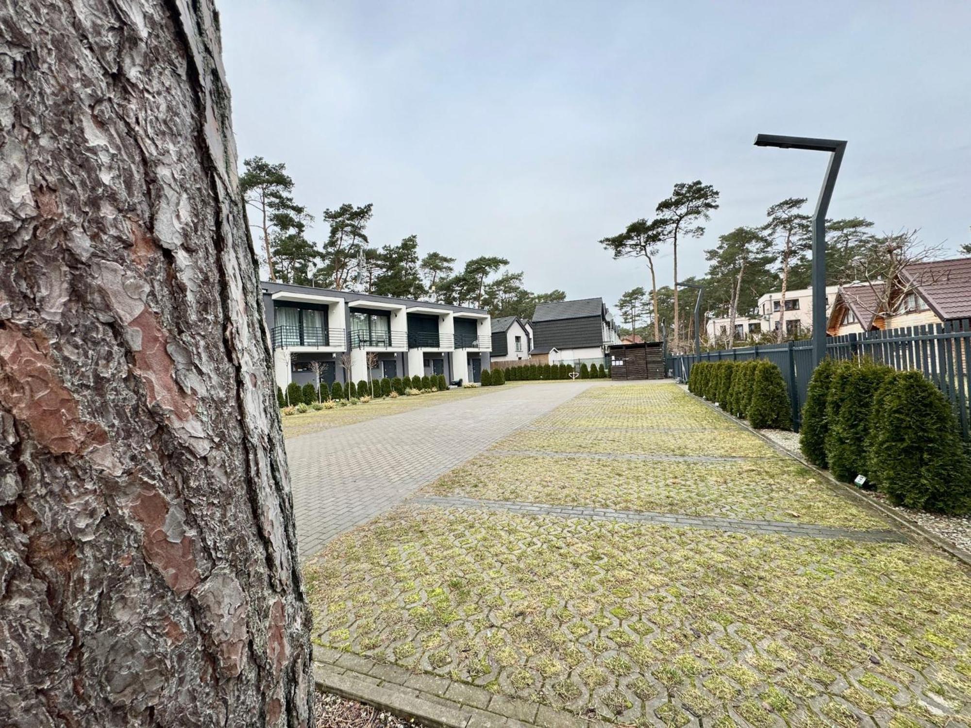 Prestige House Apartament - 2 Sypialnie Z Ogrodkiem I Basenem ポビエロボ エクステリア 写真
